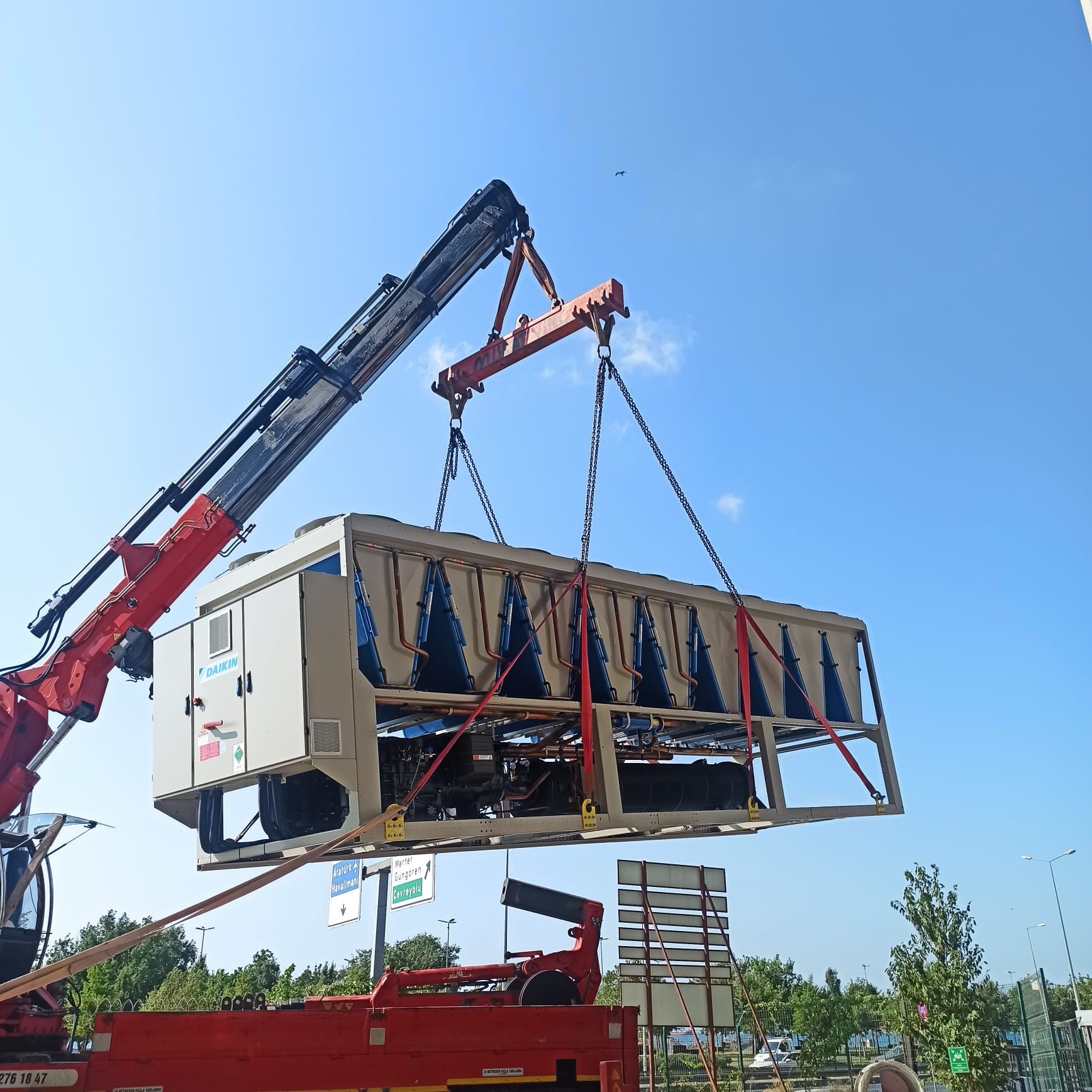 Yük kaldırma operasyonu